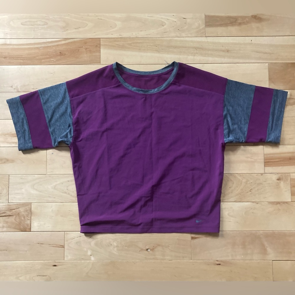 Womens Nike Short Sleeve Training Boxy Crop Top Purple/Gray Mesh Back - S